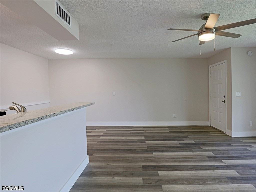 5303 Summerlin Rd #315 - Photo 6 of 12