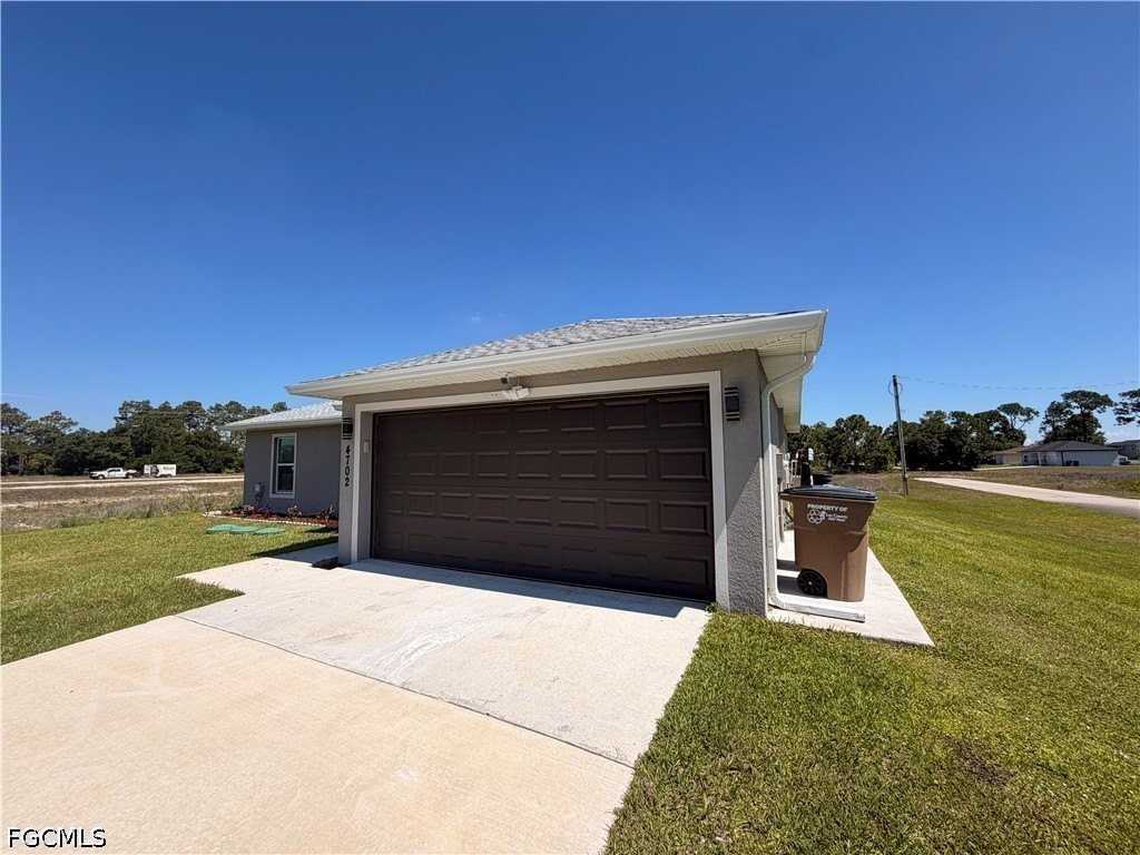 4702 Loraine Ave S - Photo 2 of 23