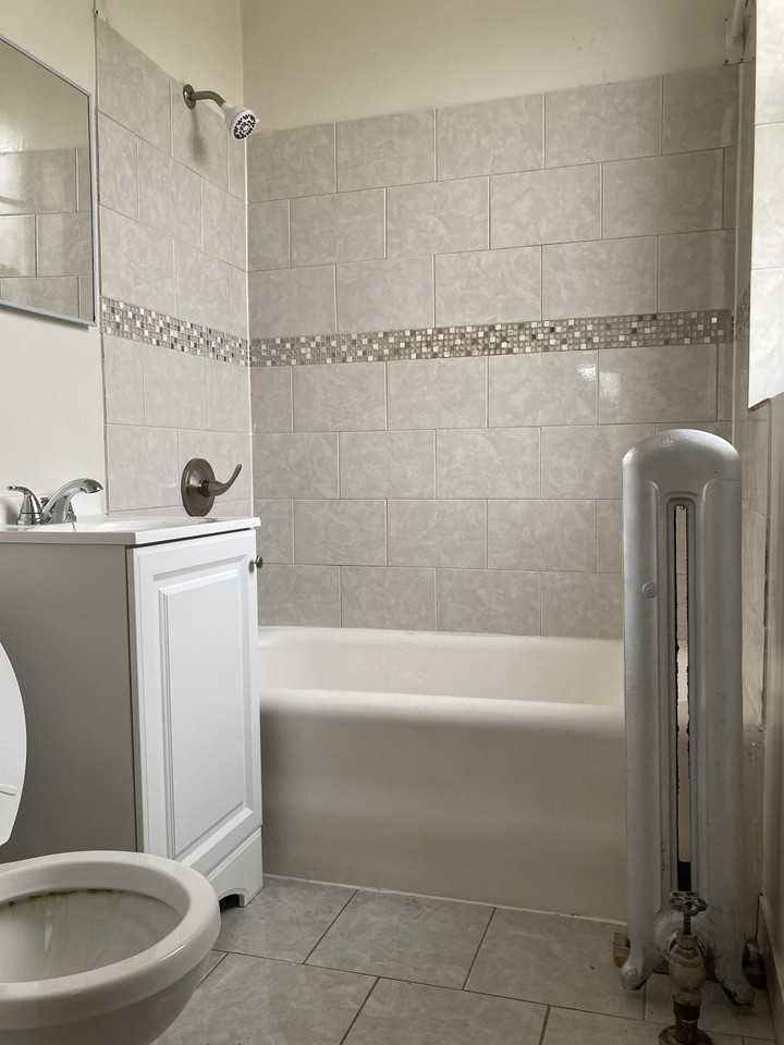 6420 South Kenwood Avenue - Photo 4 of 6