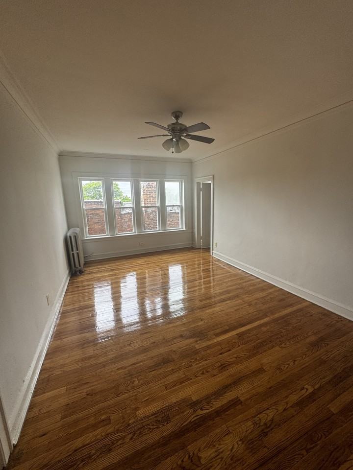 7152 South Calumet Avenue - Photo 4 of 7