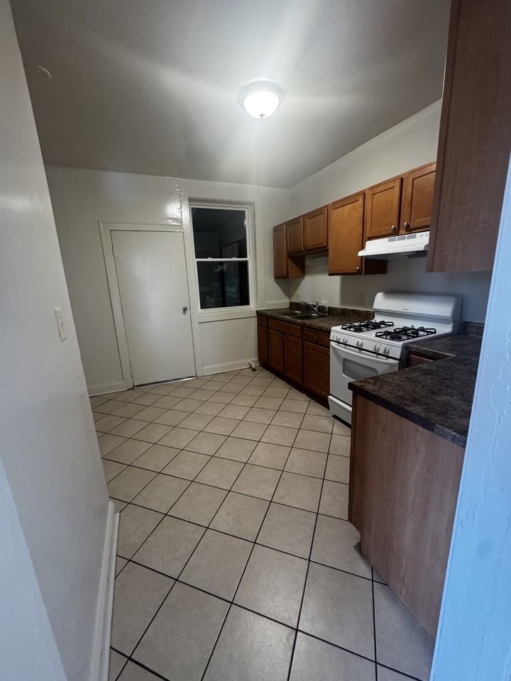 7152 South Calumet Avenue - Photo 5 of 7