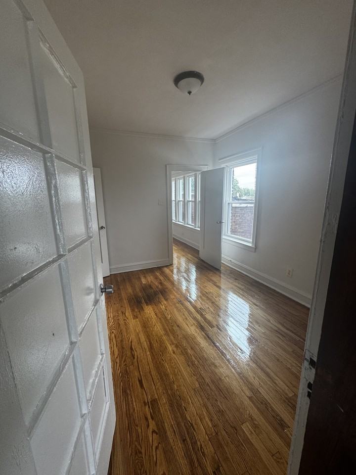 7152 South Calumet Avenue - Photo 7 of 7