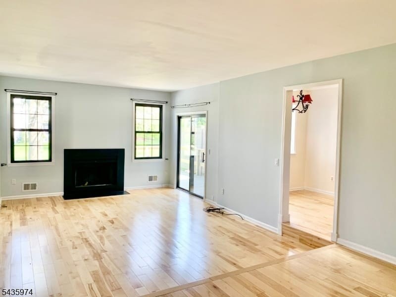 305 Marten Rd - Photo 4 of 37