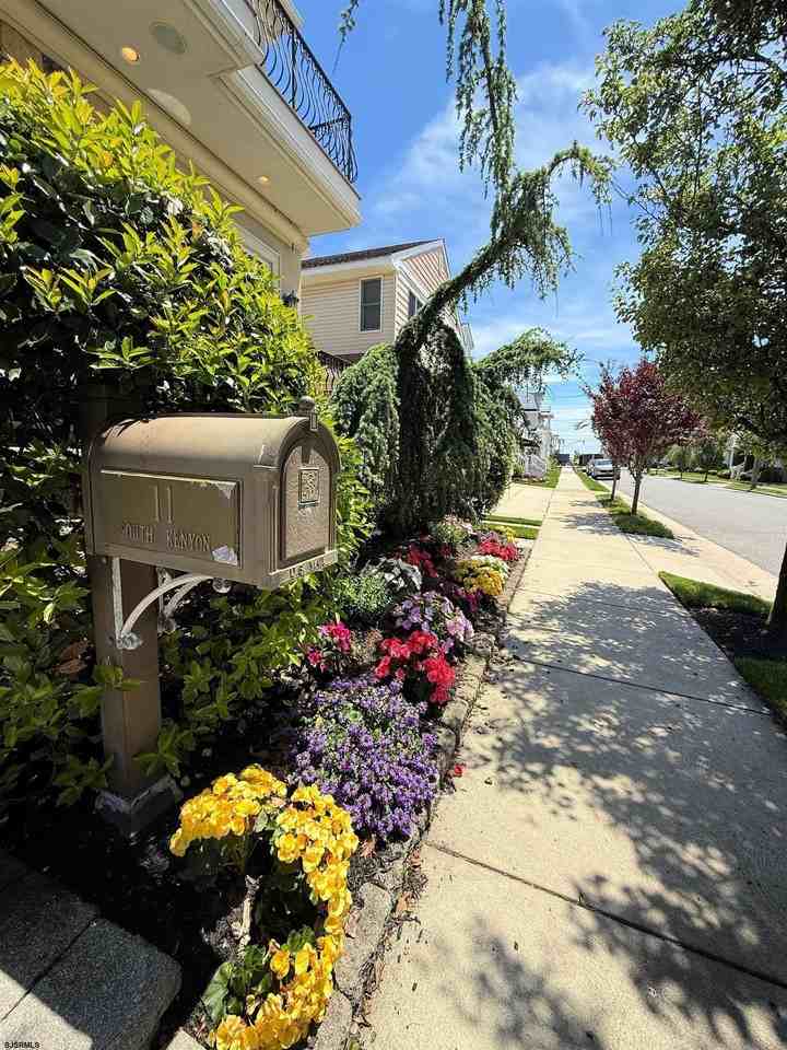 11 S Kenyon Ave - Photo 2 of 26