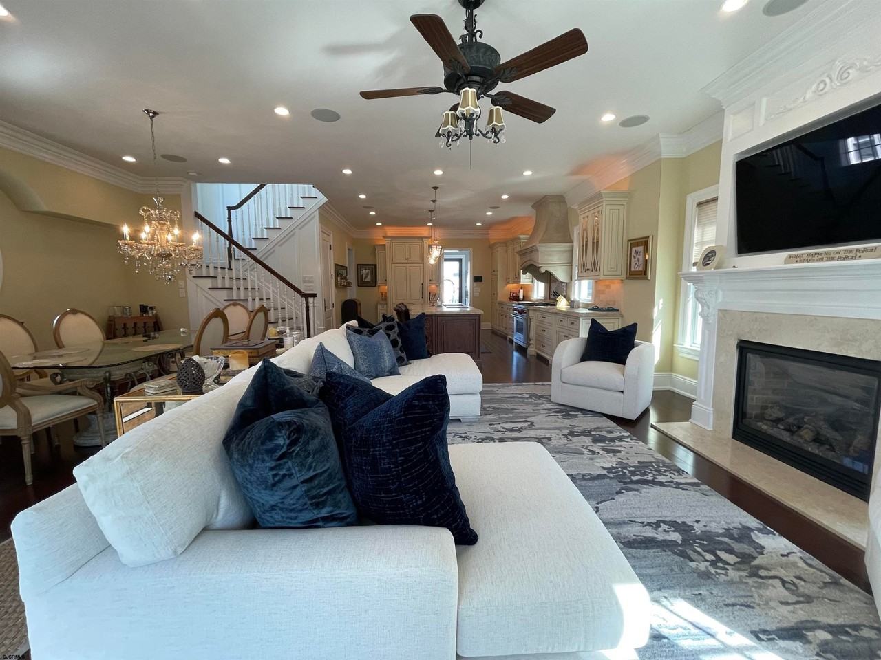 11 S Kenyon Ave - Photo 4 of 26