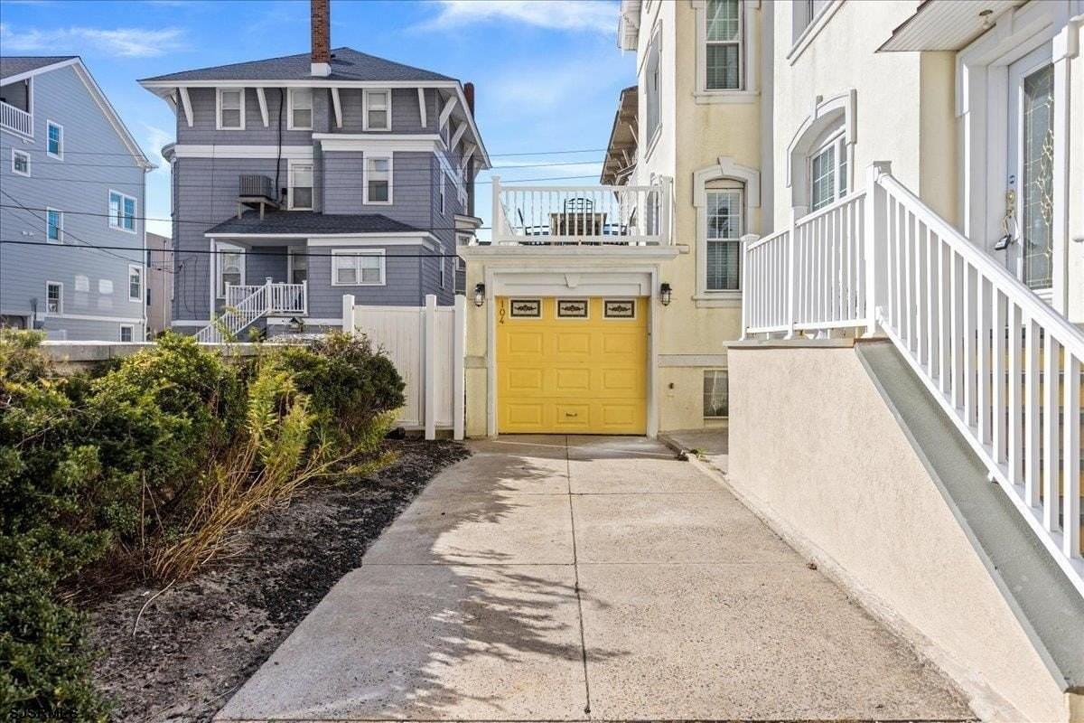 104 S Oakland Ave - Photo 3 of 50