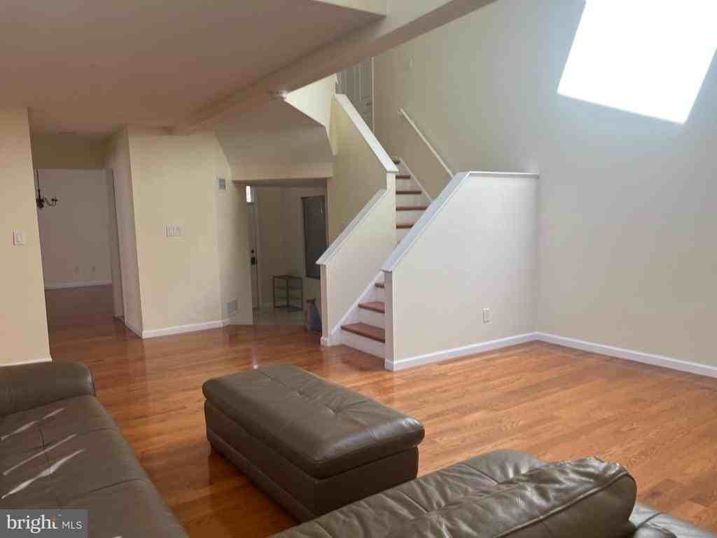 80 Sayre Dr - Photo 5 of 31
