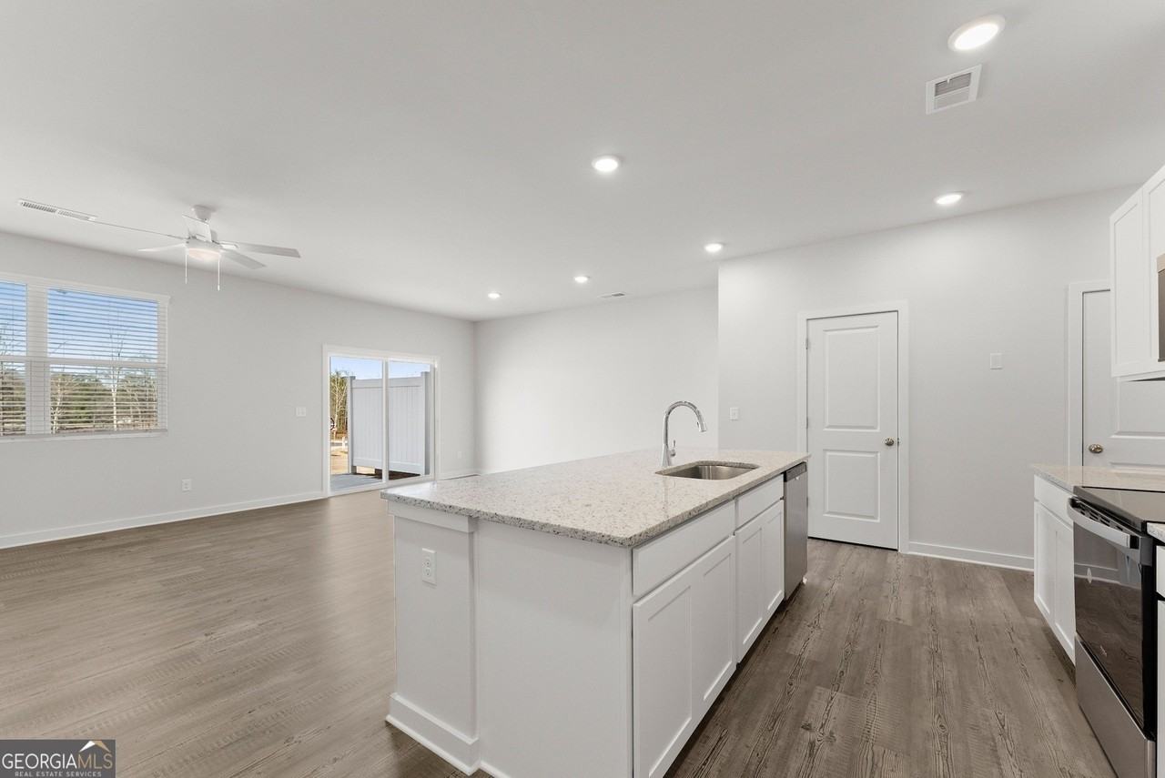 1922 Westwind St - Photo 3 of 41