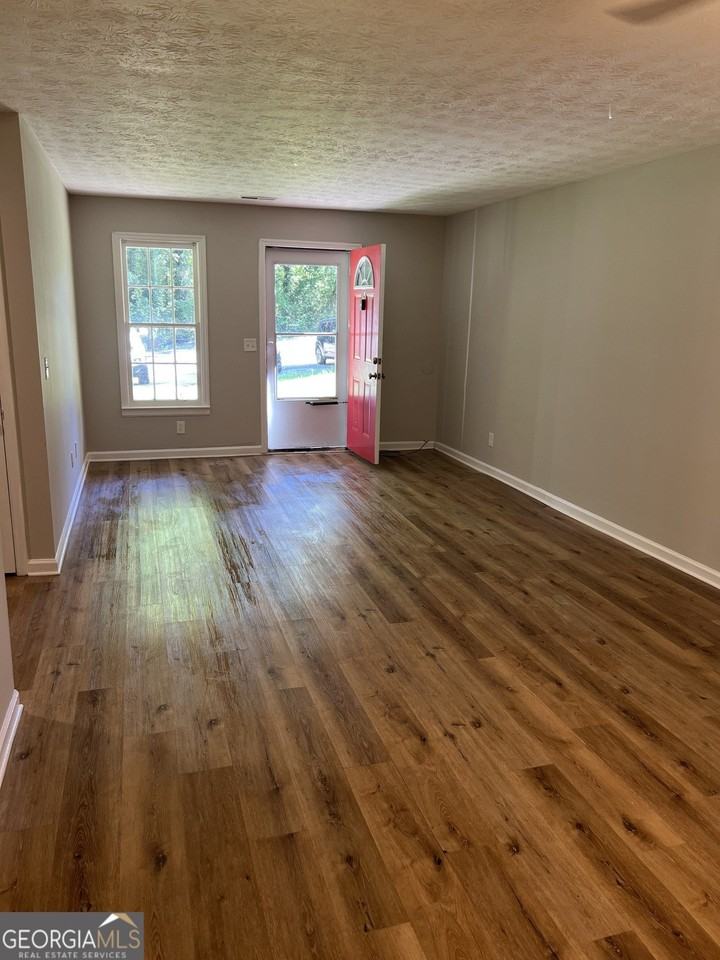 1013 Motley St #C - Photo 3 of 8