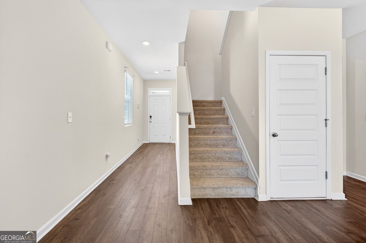 122 Silver Birch Pass - Photo 5 of 45