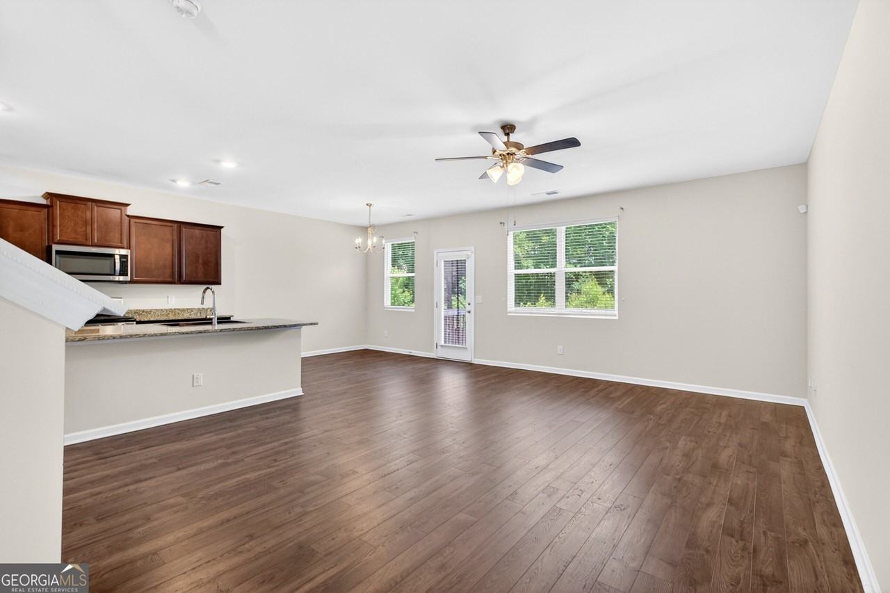 122 Silver Birch Pass - Photo 6 of 45