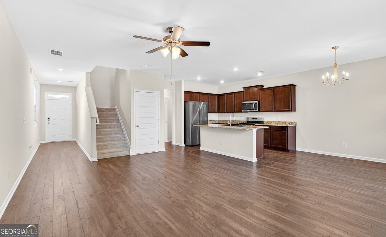 122 Silver Birch Pass - Photo 7 of 45