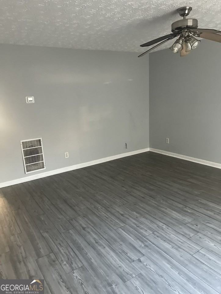2279 Strathmoor Manor Dr - Photo 2 of 9