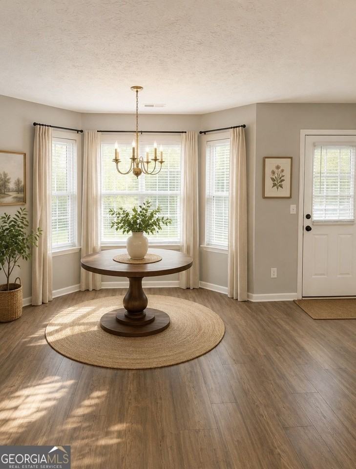 2279 Strathmoor Manor Dr - Photo 3 of 9