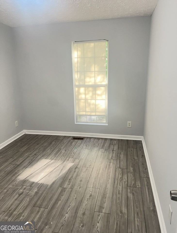 2279 Strathmoor Manor Dr - Photo 5 of 9