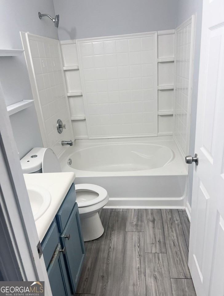 2279 Strathmoor Manor Dr - Photo 6 of 9