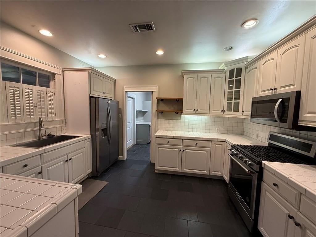 1660 Laurel St - Photo 6 of 22