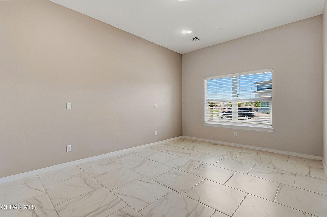 941 Aqueduct Ave - Photo 4 of 32