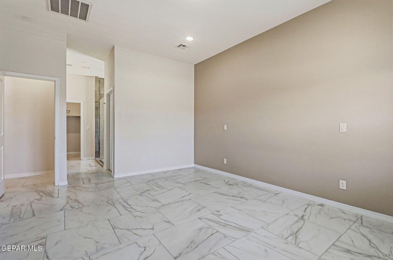 941 Aqueduct Ave - Photo 5 of 32
