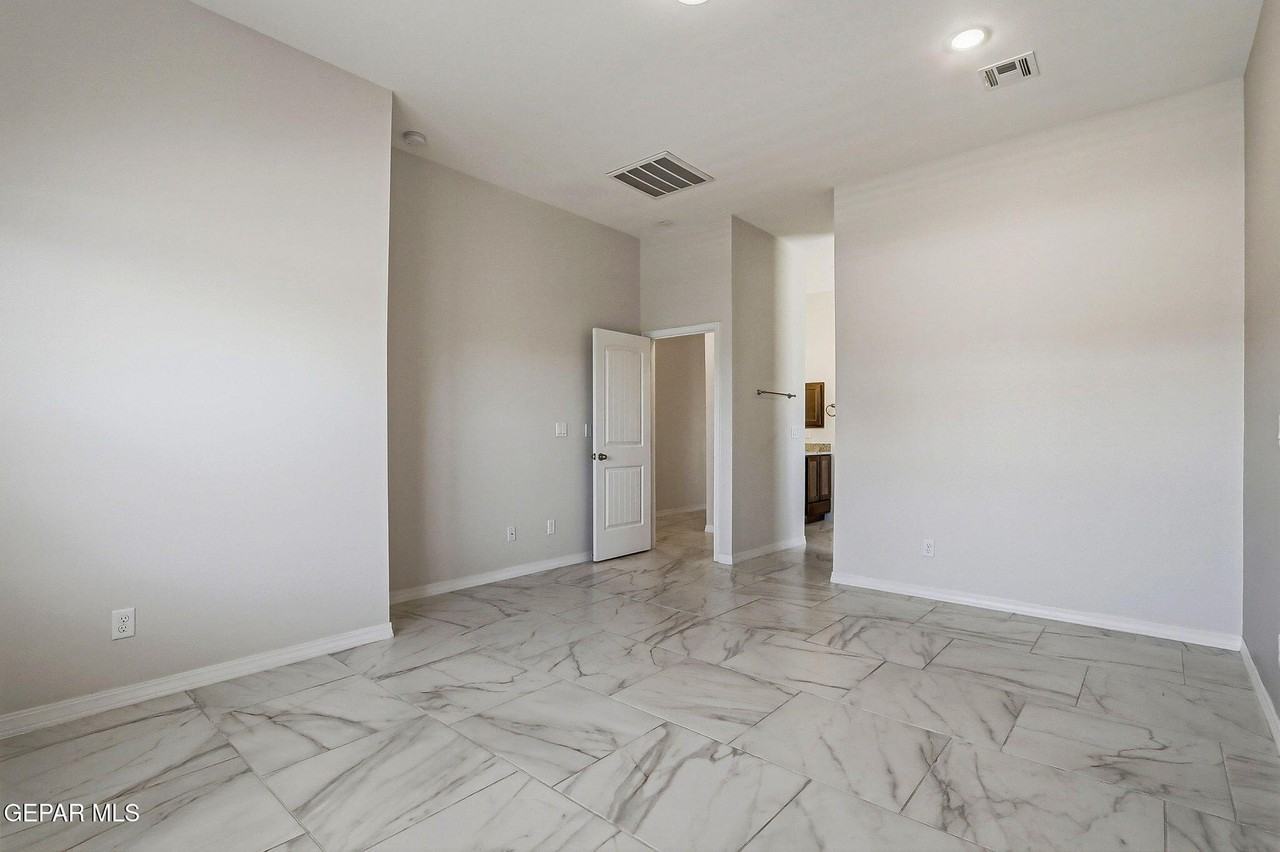 941 Aqueduct Ave - Photo 6 of 32