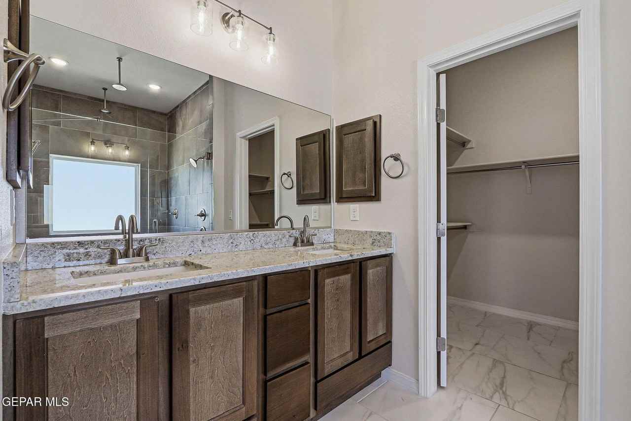 941 Aqueduct Ave - Photo 7 of 32