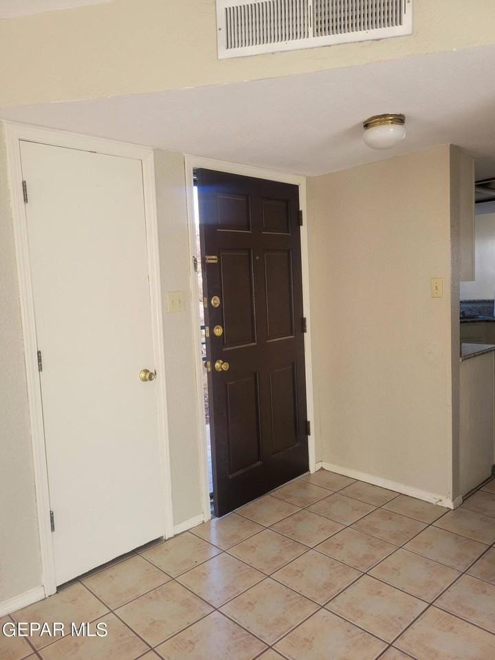 3200 Mountain Ridge Dr - Photo 3 of 50