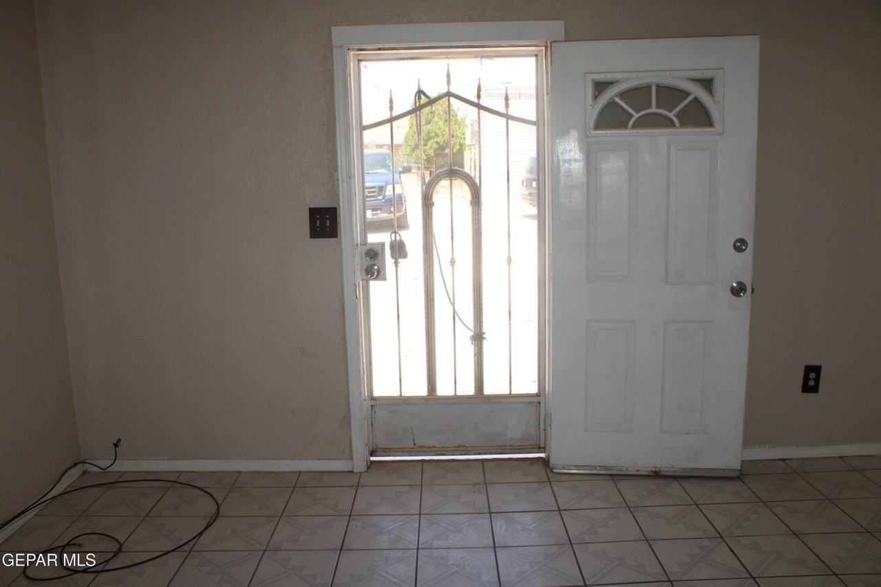 1368 Reid Rd #B - Photo 2 of 13