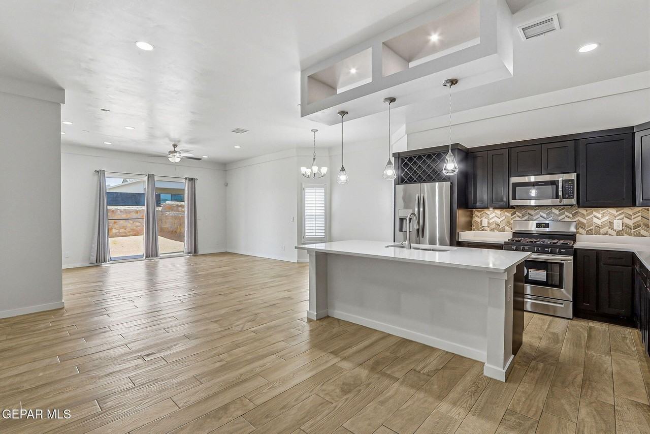 14824 Sam Garcia Ave - Photo 5 of 28