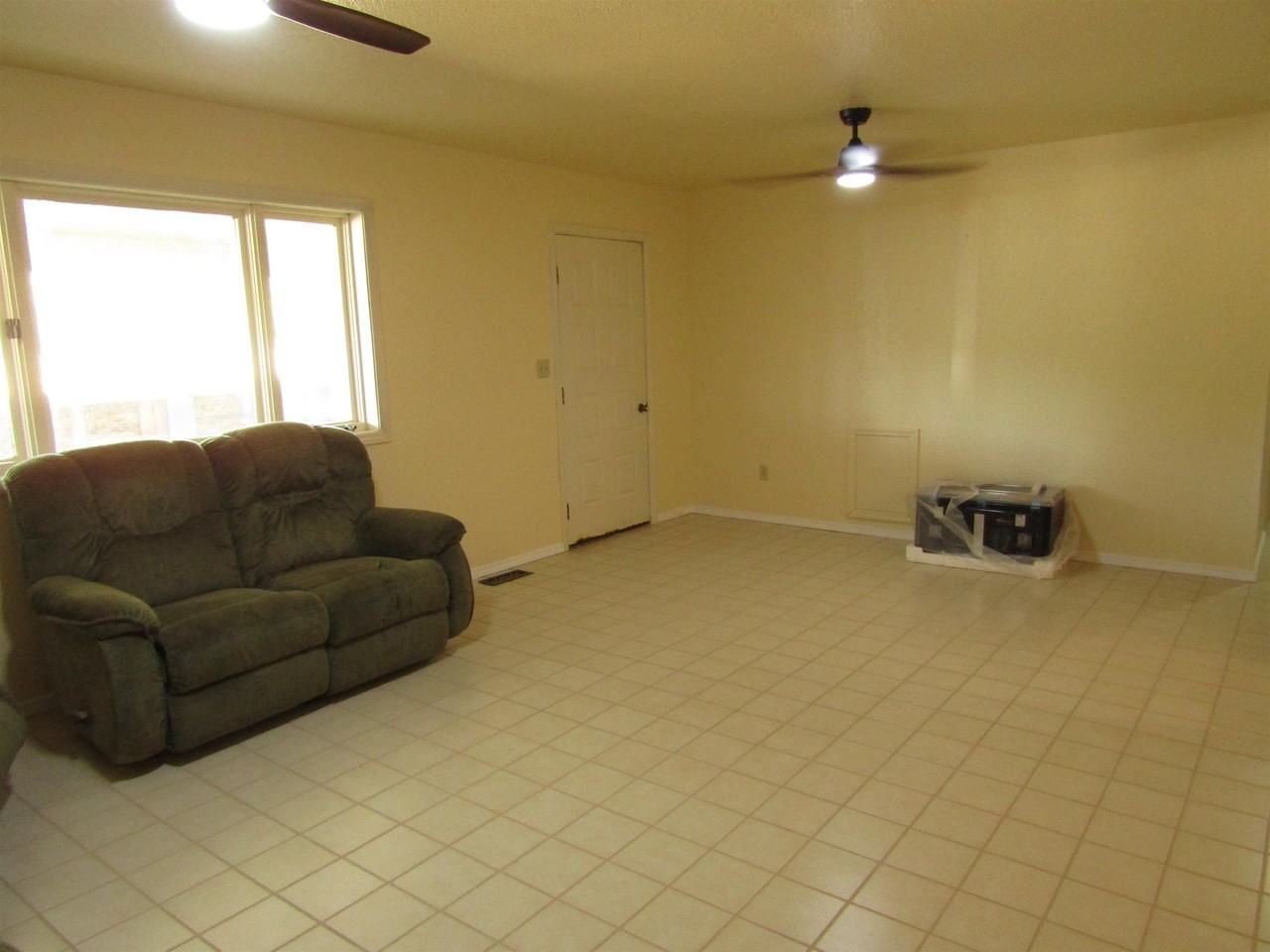 1120 Clearwater Rd - Photo 4 of 32