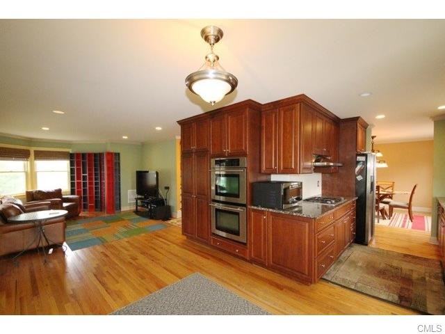 935 Shippan Ave #1 - Photo 2 of 15