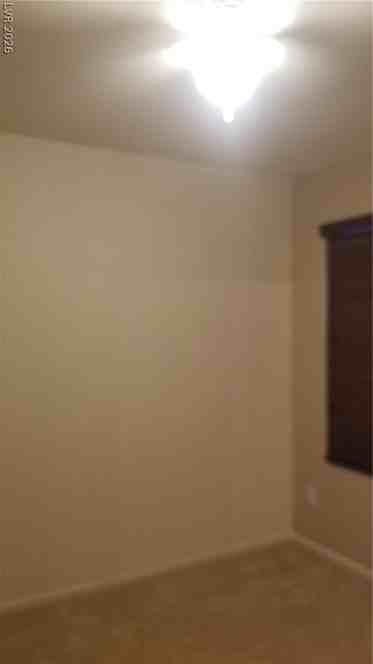 7227 Burnett Ave - Photo 7 of 26