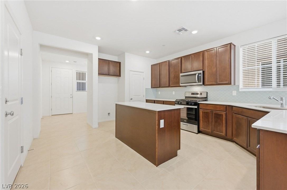 3765 Osiris Ave - Photo 5 of 35