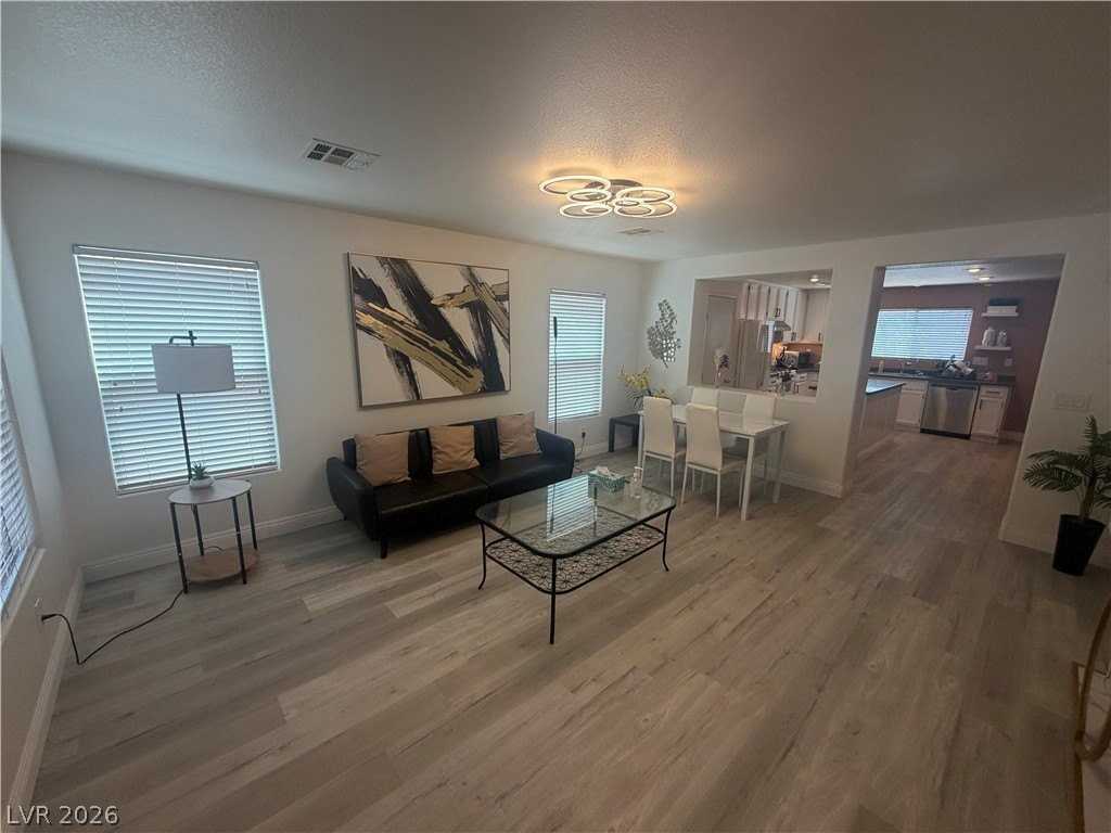 569 Port Talbot Ave - Photo 4 of 20