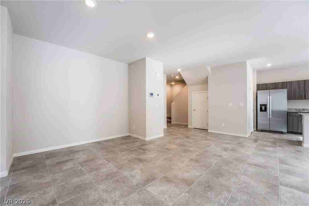 3827 Andorian Ave - Photo 6 of 31
