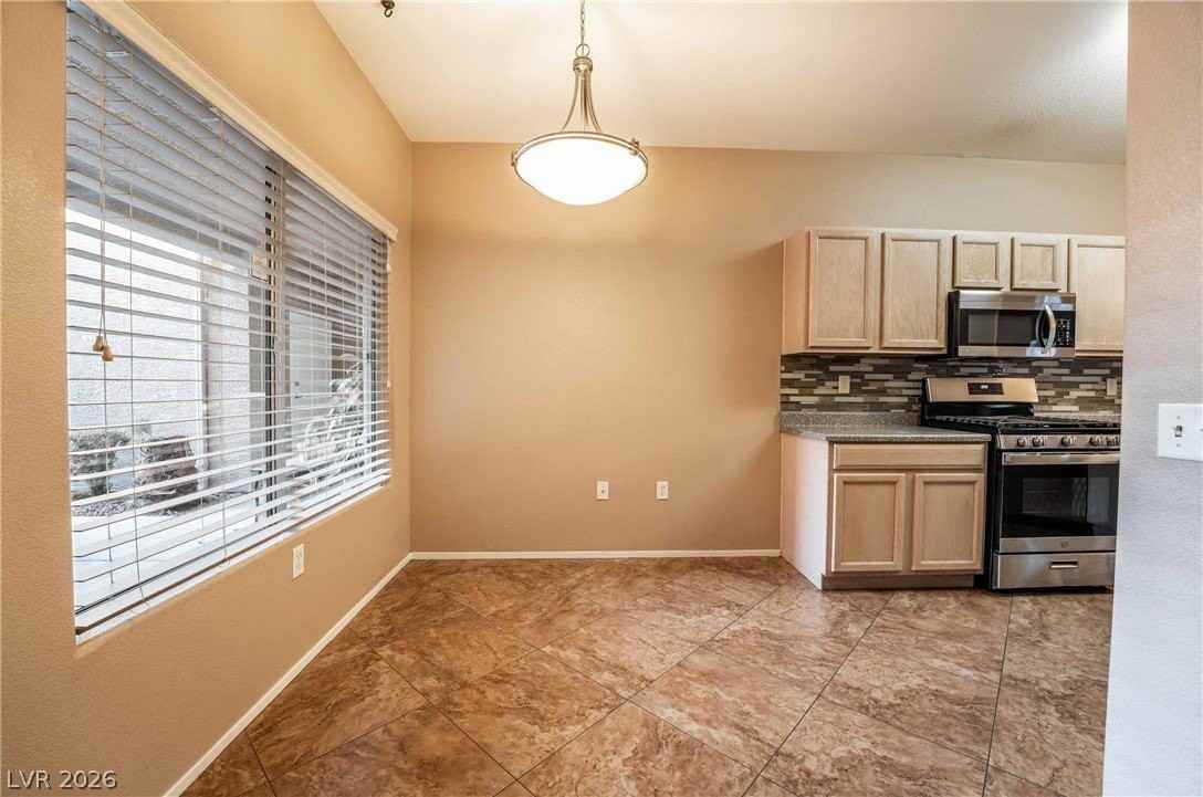 2000 Quartz Cliff St #104 - Photo 7 of 35