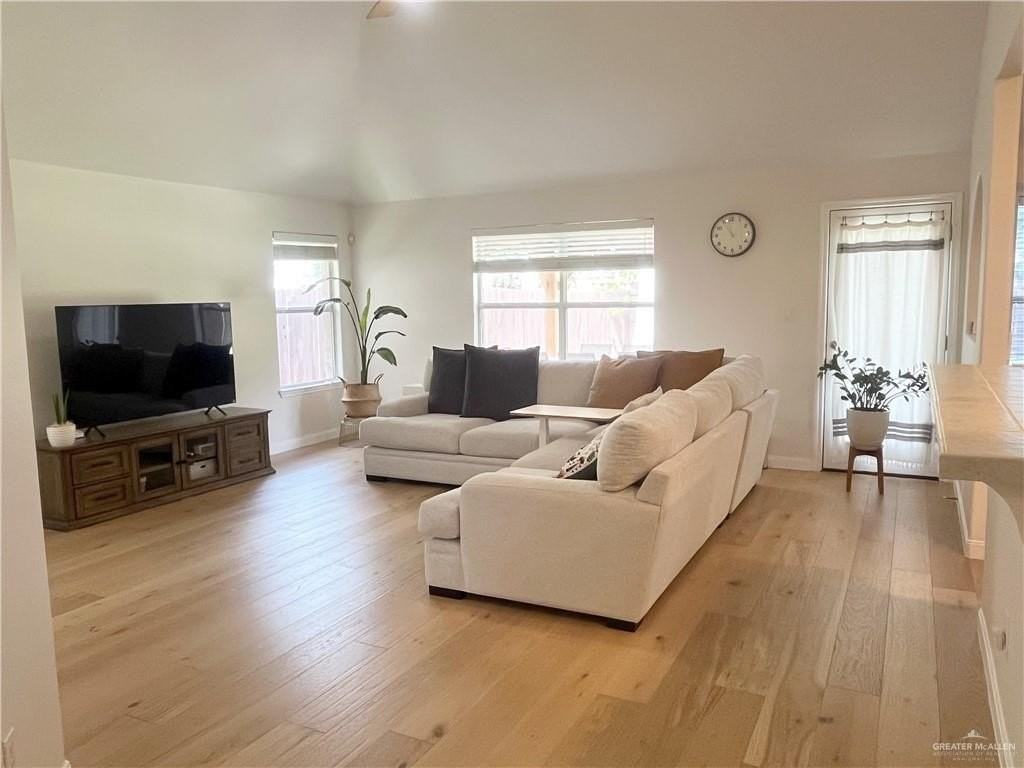 3304 Santa Olivia St - Photo 6 of 31