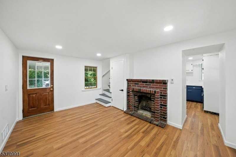 34 North St - Photo 2 of 12