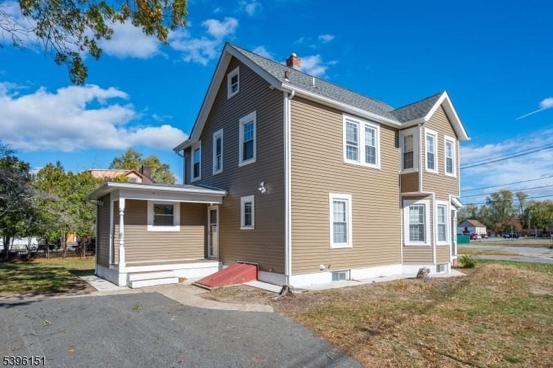 238 Van Ave - Photo 5 of 31