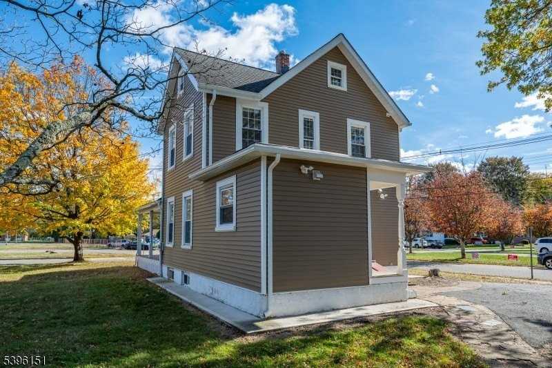 238 Van Ave - Photo 7 of 31