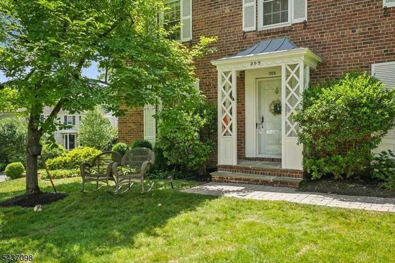 305 Lupine Way - Photo 2 of 24