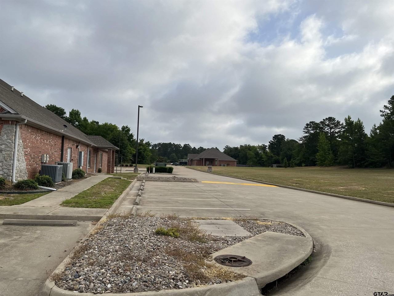 2040 Shiloh Rd - Photo 2 of 26
