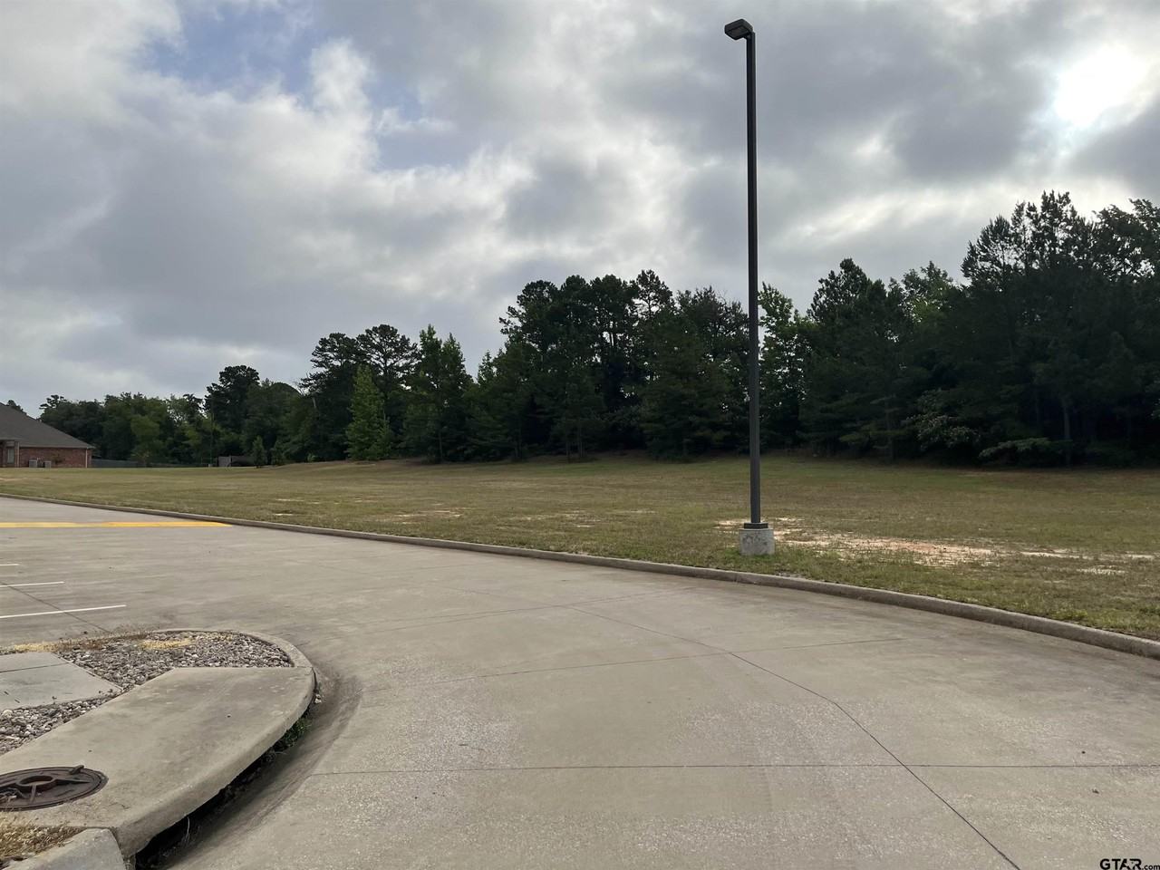 2040 Shiloh Rd - Photo 3 of 26