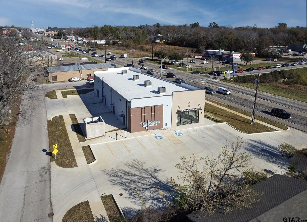 801 S Main St - Photo 4 of 7