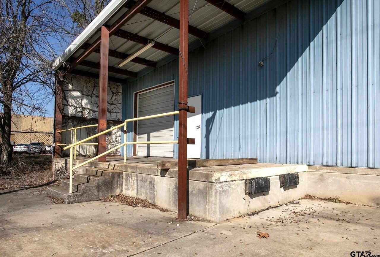 3216 W Gentry Pkwy - Photo 3 of 9