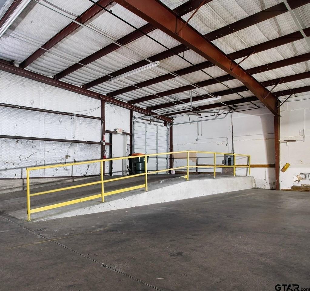 3216 W Gentry Pkwy - Photo 4 of 9
