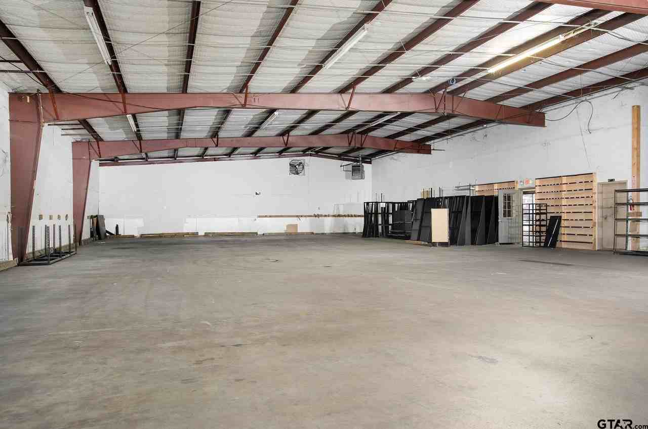3216 W Gentry Pkwy - Photo 7 of 9