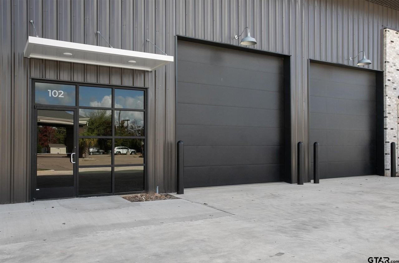 6708 S Broadway Ave - Photo 4 of 9