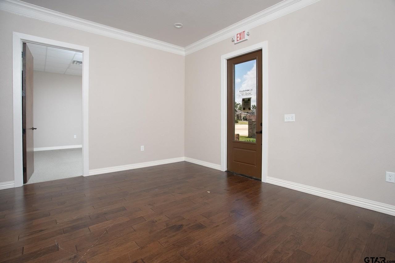 2311 Dueling Oaks Dr Ste 20 - Photo 6 of 17