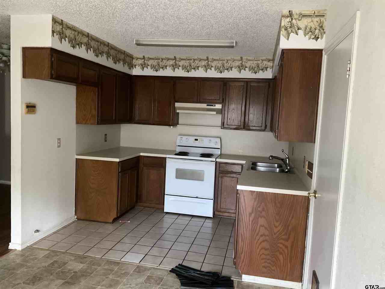 8307 Garrett Dr - Photo 5 of 18