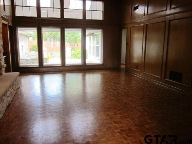 401 Woodland Hills Dr - Photo 3 of 24